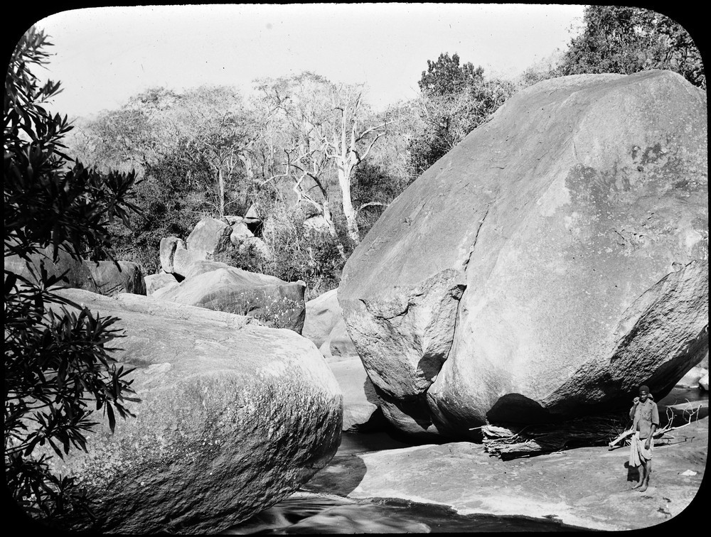 	Very large rounded boulders. E.O. Teale photograph collection.